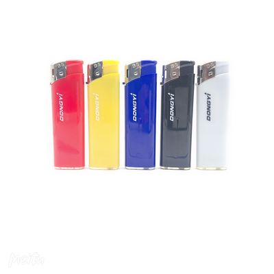 Produção personalizada de isqueiros certificados ISO9994 com grandes estilos de vendas e flint