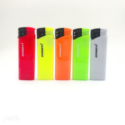 Produção personalizada de isqueiros certificados ISO9994 com grandes estilos de vendas e flint
