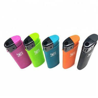 Cinco cores de plástico recarregável Lighter de gás 8.2 * 2.42 * 1.23cm com Materiais da China
