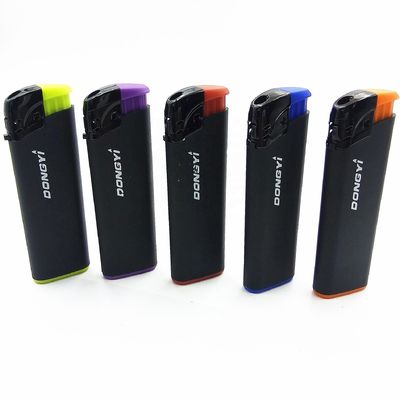 Pedido personalizado Obtenha um isqueiro de plástico descartável de gás colorido de 8,2 * 2,6 * 1,14cm