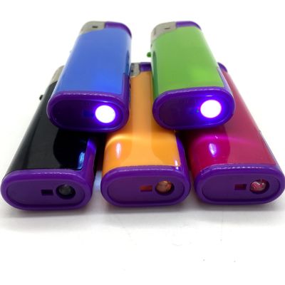 Pedido personalizado Linterna eletrônica descartável à prova de vento com LED