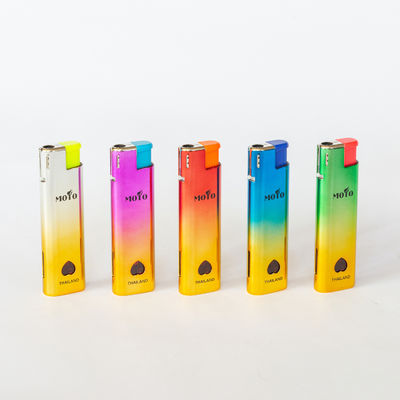 Desenho elegante Dy-F018 Windproof Lighter de plástico com opção de personalização