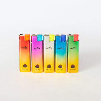 Desenho elegante Dy-F018 Windproof Lighter de plástico com opção de personalização